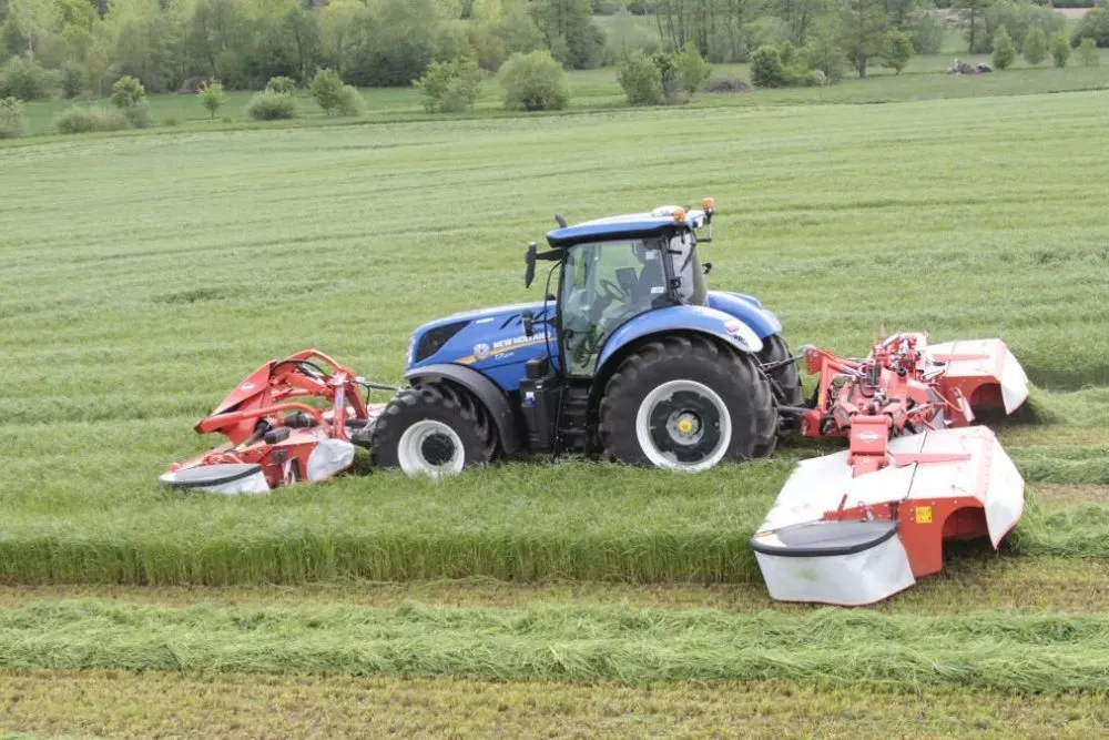 Tracteur bleu